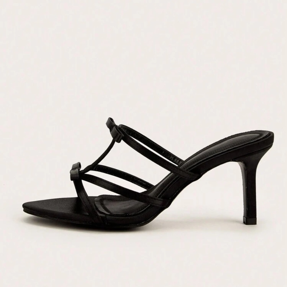 Elegant Black Strappy Heels - Picture 2 of 3